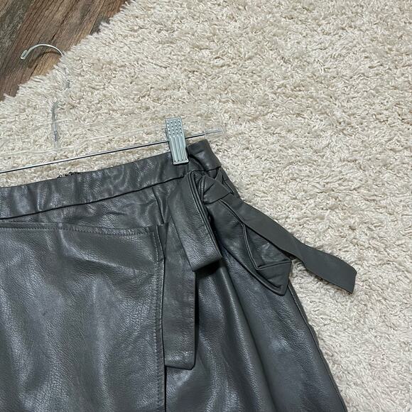 Seek The Label Size Small Gray Faux Leather Wrap Around Side Tie Mini Skirt - Picture 2 of 7
